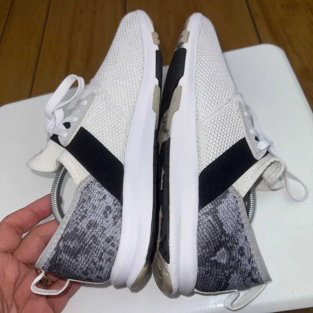 New Balance FuelCore Nergize V1 Women's White Snake Print Shoes‎ Size 8.5